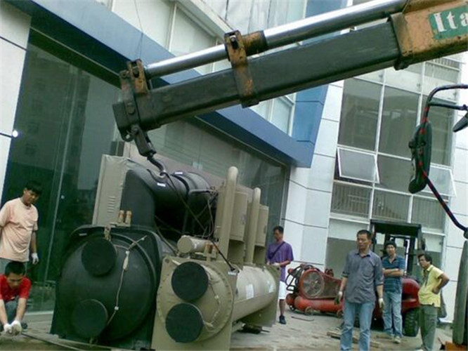 东台市随车吊和汽车吊的核心区别是什么？哪种更省钱？